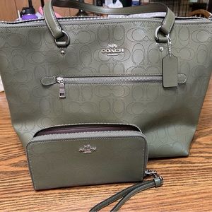 Coach tote with Wallet